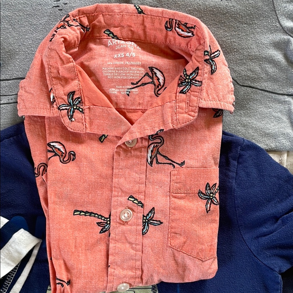 Well loved Kids Graphic T-Shirts and Shorts Bundle. Sized 3T- size 6 - Picture 6 of 8
